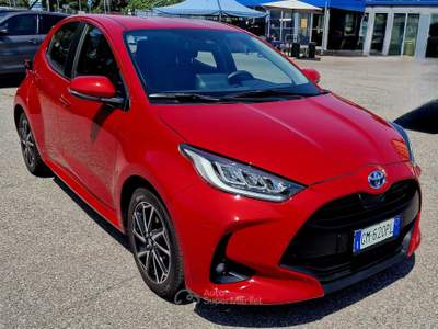 Toyota Yaris piccola comoda ed economica Rosso usata San Donato Milanese