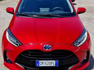 Toyota Yaris piccola comoda ed economica Rosso usata San Donato Milanese