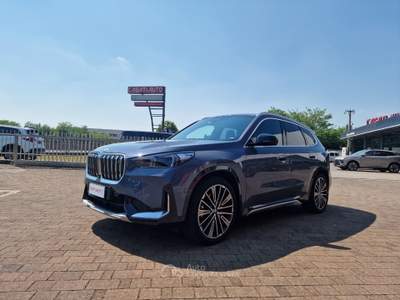 BMW iX1 xdrive 30 X-Line Giallo usata Lesmo
