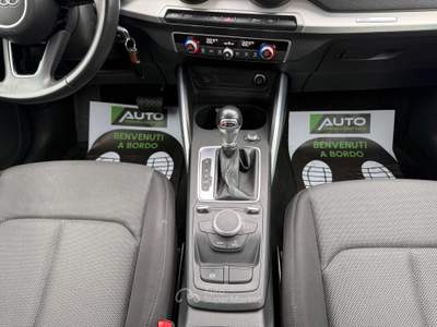 Audi Q2 30 1.6 tdi Identity Black s-tronic my20 Nero usata Ferrara