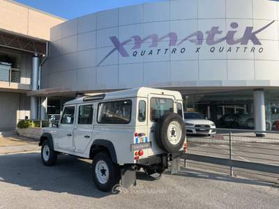 Land Rover Defender 110 2.5 Td5 cat Station Wagon 9 POSTI Bianco usata San Vendemiano