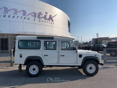 Land Rover Defender 110 2.5 Td5 cat Station Wagon 9 POSTI Bianco usata San Vendemiano