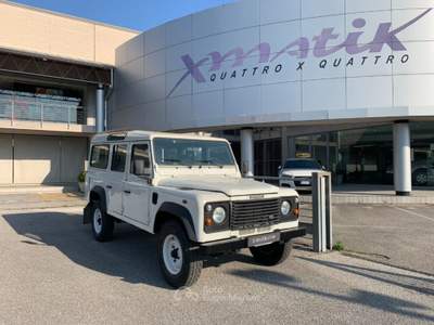 Land Rover Defender 110 2.5 Td5 cat Station Wagon 9 POSTI Bianco usata San Vendemiano
