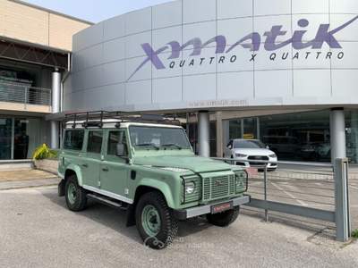 Land Rover Defender 110 2.2 TD4 Station Wagon Heritage Edition 7 posti Verde usata San Vendemiano
