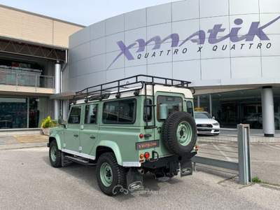 Land Rover Defender 110 2.2 TD4 Station Wagon Heritage Edition 7 posti Verde usata San Vendemiano
