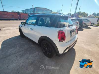 MINI Clubman 3 Porte Cooper Essential 1.5 Twin Power Turbo usata Asti