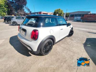 MINI Clubman 3 Porte Cooper Essential 1.5 Twin Power Turbo usata Asti