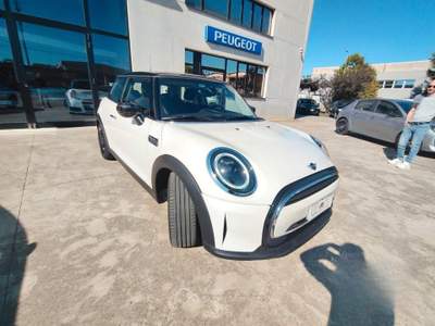 MINI Clubman 3 Porte Cooper Essential 1.5 Twin Power Turbo usata Asti