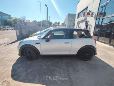 MINI Clubman 3 Porte Cooper Essential 1.5 Twin Power Turbo usata Asti