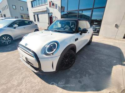 MINI Clubman 3 Porte Cooper Essential 1.5 Twin Power Turbo usata Asti
