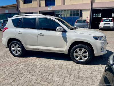 Toyota RAV4 RAV4 Crossover 2.2 D-4D 150 CV Exclusive Bianco usata Sesto Fiorentino