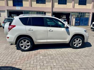 Toyota RAV4 RAV4 Crossover 2.2 D-4D 150 CV Exclusive Bianco usata Sesto Fiorentino