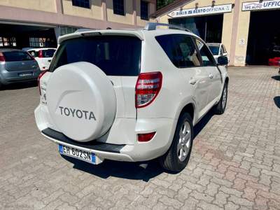Toyota RAV4 RAV4 Crossover 2.2 D-4D 150 CV Exclusive Bianco usata Sesto Fiorentino