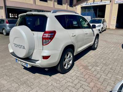 Toyota RAV4 RAV4 Crossover 2.2 D-4D 150 CV Exclusive Bianco usata Sesto Fiorentino