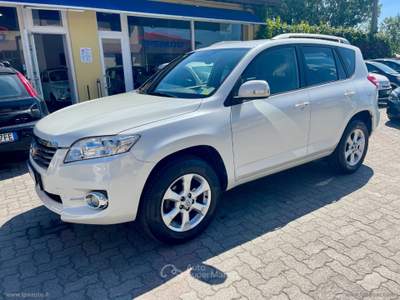 Toyota RAV4 RAV4 Crossover 2.2 D-4D 150 CV Exclusive Bianco usata Sesto Fiorentino