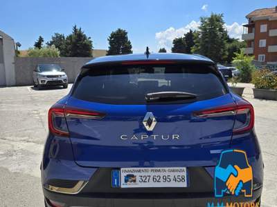 Renault Captur 1.6 E-Tech phev Intens 160cv auto Blu/Azzurro usata Civitanova Marche