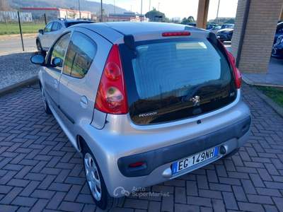 Peugeot 107 107 1.0 12v Active (plaisir) 5p 2tronic FL Argento usata Corciano
