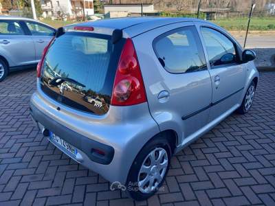 Peugeot 107 107 1.0 12v Active (plaisir) 5p 2tronic FL Argento usata Corciano