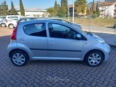 Peugeot 107 107 1.0 12v Active (plaisir) 5p 2tronic FL Argento usata Corciano
