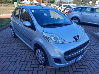Peugeot 107 107 1.0 12v Active (plaisir) 5p 2tronic FL Argento usata Corciano