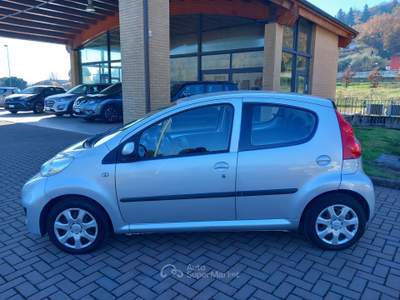 Peugeot 107 107 1.0 12v Active (plaisir) 5p 2tronic FL Argento usata Corciano