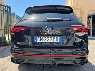 Volkswagen Tiguan 1.5 tsi R-Line 150cv dsg Black pach Prezzo reale Nero usata Genova