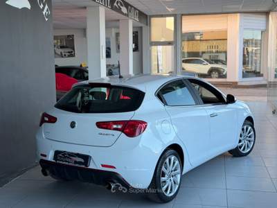 Alfa Romeo Giulietta Super C.D FATTA Bianco usata CARESANABLOT