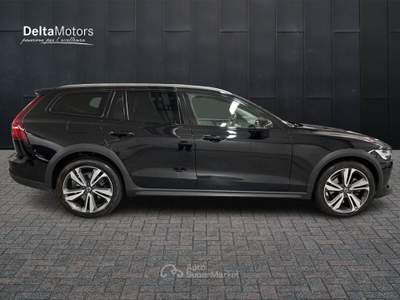 Volvo V60  - v60 cross country 2.0 b4 ultimat Nero usata Montecosaro