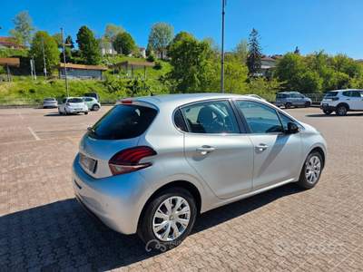 Peugeot 208 5 porte Allure usata Cuneo
