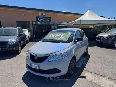 Lancia Ypsilon Ypsilon III 2015 1.2 Gold ecochic Gpl 69cv 2018 Grigio usata Latina