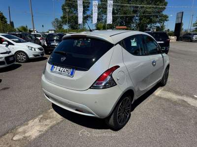 Lancia Ypsilon Ypsilon III 2015 1.2 Gold ecochic Gpl 69cv 2018 Grigio usata Latina