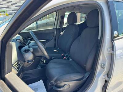 Lancia Ypsilon Ypsilon III 2015 1.2 Gold ecochic Gpl 69cv 2018 Grigio usata Latina