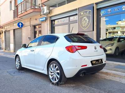 Alfa Romeo Giulietta Exclusive Bianco usata Castellana Grotte