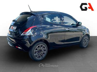 Lancia Ypsilon 1.0 70cv Firefly Hybrid S&S Gold Nero usata Ercolano