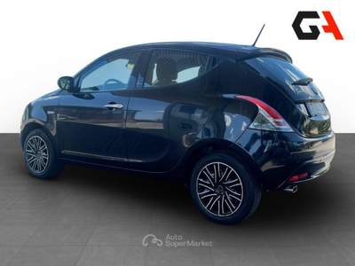 Lancia Ypsilon 1.0 70cv Firefly Hybrid S&S Gold Nero usata Ercolano