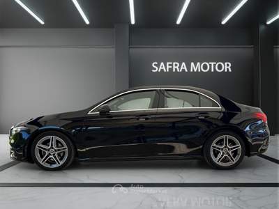 Mercedes-Benz Classe A 180 d Sedan Automatic Premium Nero usata Rende