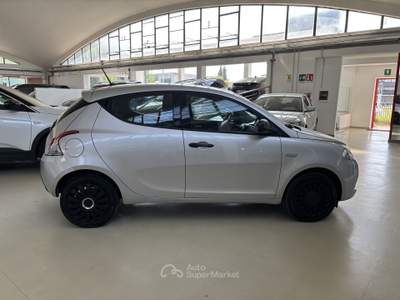 Lancia Ypsilon 1.0 70cv Hybrid UNICO PROPRIETARIO Argento usata Castellanza