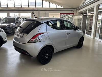 Lancia Ypsilon 1.0 70cv Hybrid UNICO PROPRIETARIO Argento usata Castellanza