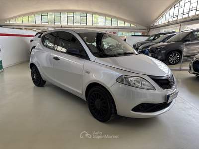 Lancia Ypsilon 1.0 70cv Hybrid UNICO PROPRIETARIO Argento usata Castellanza