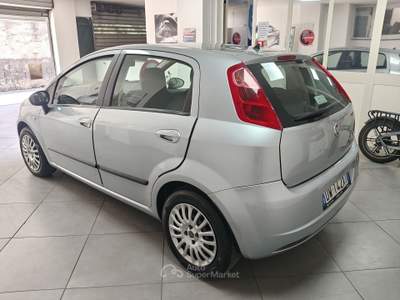 Fiat Grande Punto Grande Punto 5p 1.3 mjt 16v Dynamic 90cv 6m  Grigio usata Striano