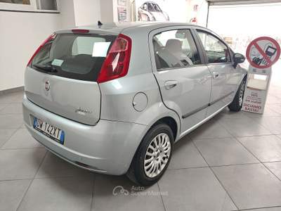 Fiat Grande Punto Grande Punto 5p 1.3 mjt 16v Dynamic 90cv 6m  Grigio usata Striano