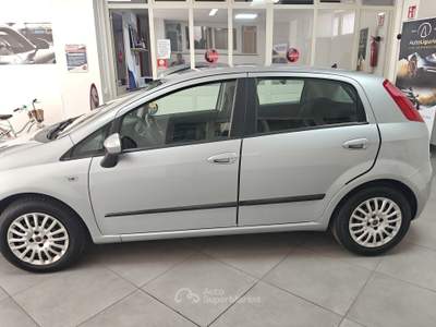 Fiat Grande Punto Grande Punto 5p 1.3 mjt 16v Dynamic 90cv 6m  Grigio usata Striano