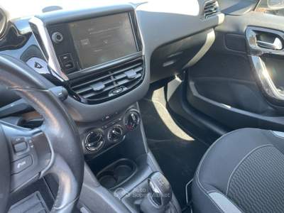 Peugeot 208 5 porte Allure DISTRIBUZIONE NUOVA Nero usata Casalgrande