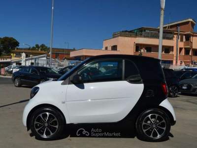 Smart ForTwo 1.0 twinamic 70 CV Youngster Automatica Bianco usata Ardea