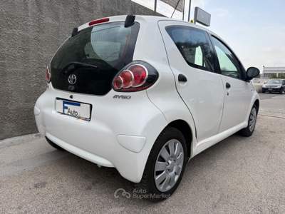 Toyota Aygo 5 porte,Clima,Radio,ecc. Bianco usata San Michele Salentino