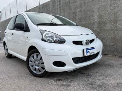 Toyota Aygo 5 porte,Clima,Radio,ecc. Bianco usata San Michele Salentino