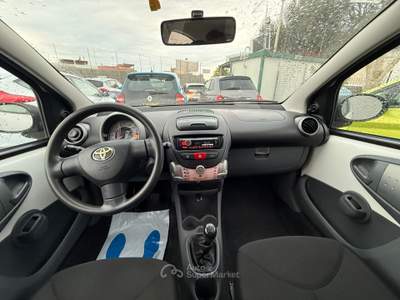 Toyota Aygo 5 porte,Clima,Radio,ecc. Bianco usata San Michele Salentino