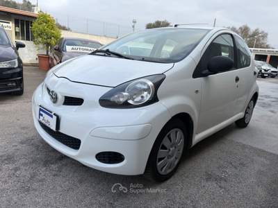 Toyota Aygo 5 porte,Clima,Radio,ecc. Bianco usata San Michele Salentino