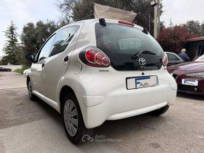 Toyota Aygo 5 porte,Clima,Radio,ecc. Bianco usata San Michele Salentino