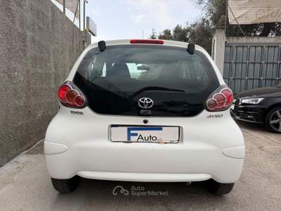 Toyota Aygo 5 porte,Clima,Radio,ecc. Bianco usata San Michele Salentino
